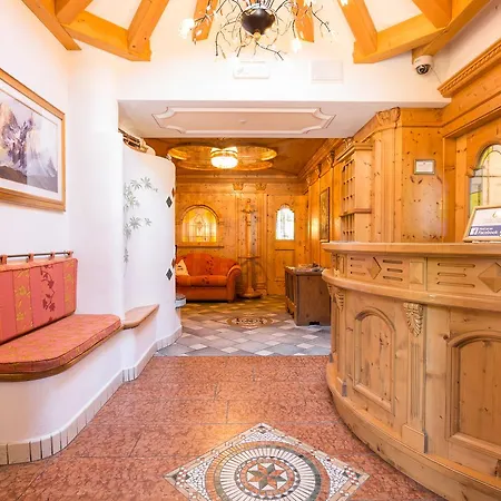 Hotel Gruene Laterne - Lanterna Sexten